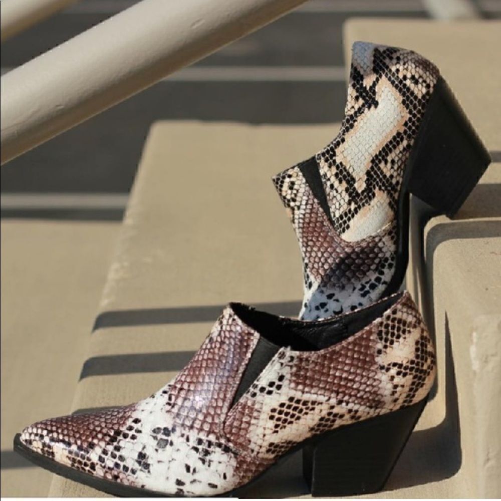 New ARider Girl Niki Snakeskin Shooties